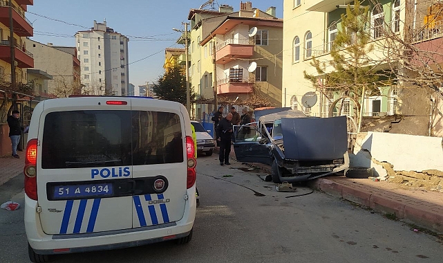 Polisten kaçan çocuklar kaza yaptı: 3 yaralı