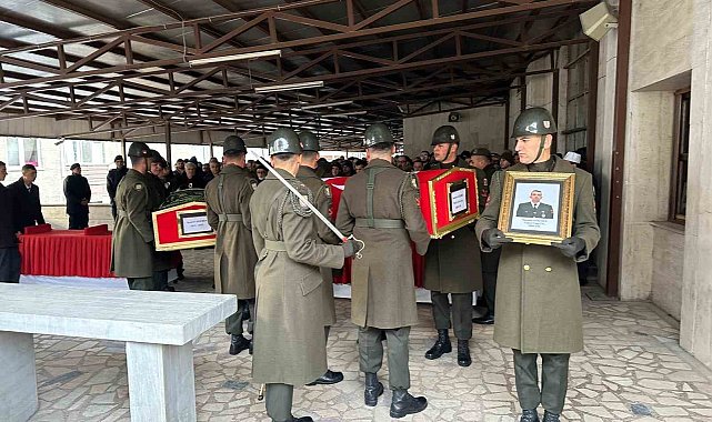 Enkaz altında can veren uzman çavuş ve 12 yaşındaki oğlu Kızılcahamam'da toprağa veridi