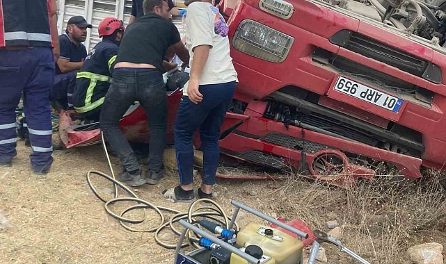 Nevşehir'de Virajı Alamayan Tır Devrildi: 1 Ölü 1 Yaralı