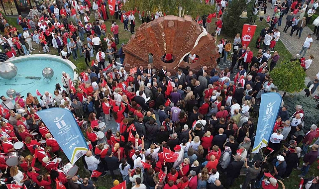 100. Yıl Cumhuriyet Anıtı 100'üncü yıla çok yakıştı