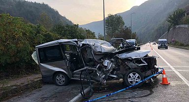 Alkollü sürücü park halindeki kamyona çarptı: 1 ölü