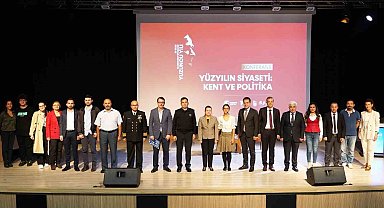 BARÜ'de 'Yüzyılın Siyaseti: Kent ve Politika' konferansı