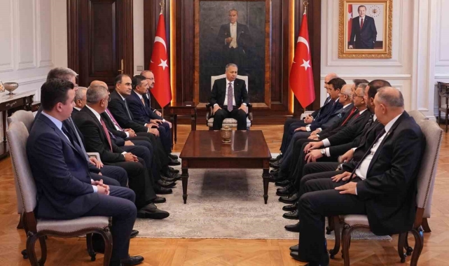 Eski İçişleri Bakanı Soylu'dan, Bakan Yerlikaya'ya geçmiş olsun ziyareti