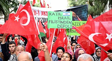 Gaziosmanpaşa'da "Filistin'e Engel Yok" sloganıyla yürüyüş yapıldı