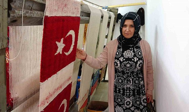 Kadınlar geleneksel halı ve kilim dokumacılığını yaşatıyor