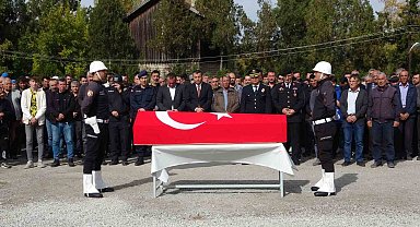 Kalp krizinden hayatını kaybeden polis Uşak'ta toprağa verildi