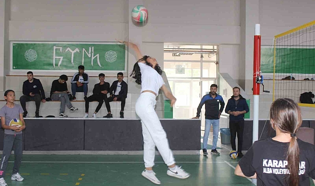 Karapınar ilçesinde voleybol kursuna yoğun ilgi