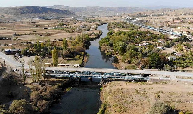 Kurtuluş Savaşı'nda önemli rol üstlenen iki eser: "Türkiye'nin ilk demir köprüsü" ve "Yahşihan İstasyonu"