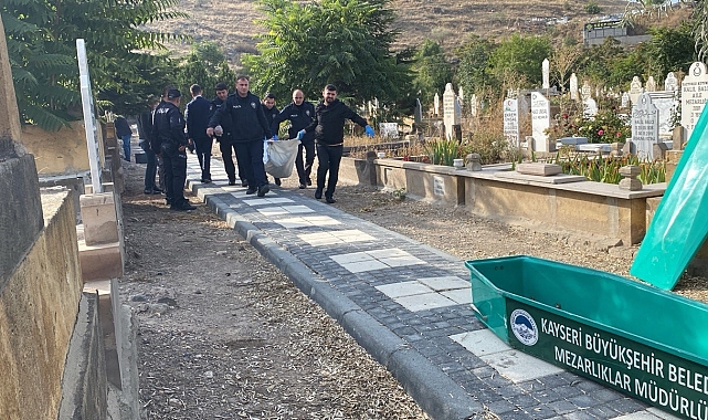 Mezarlıkta kalbinden bıçaklanmış erkek cesedi bulundu
