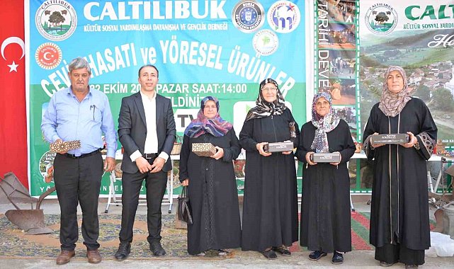 Mustafakemalpaşa'da Renkli Ceviz Hasadı Festivali düzenlendi