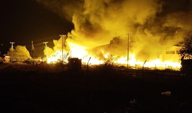 Niğde'de geri dönüşüm tesisindeki yangın kontrol altına alındı