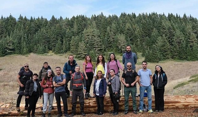 Sonbahar renkleri eşliğinde 14 kilometre yürüdüler