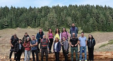Sonbahar renkleri eşliğinde 14 kilometre yürüdüler