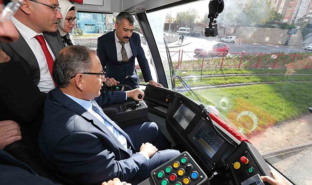Talas Mevlana-Cumhuriyet Meydanı tramvay hattı, Bakan Özhaseki'nin sürüşü ile hizmete başladı