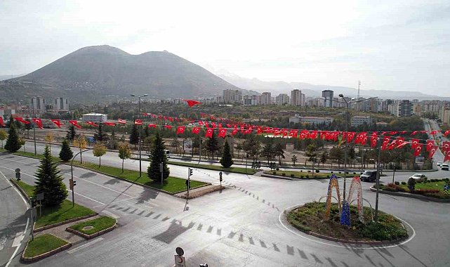 Talas'ta yer gök kırmızı beyaz