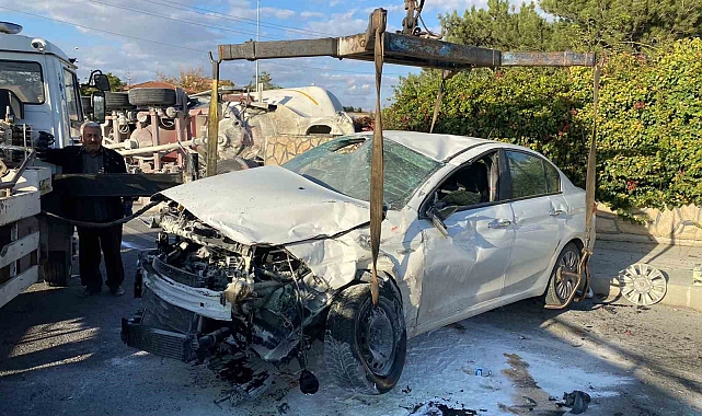 Ankara'da otomobille çarpışan beton mikseri duvara çarparak devrildi: 2 kişi yaralı