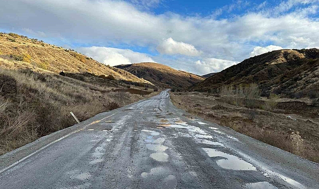 Ankara'da vatandaşlar bozuk yola tepki gösterdi