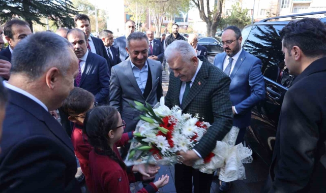 Binali Yıldırım: "Dünya, Gazze'de yaşanan etnik temizlik karşısında susuyor"