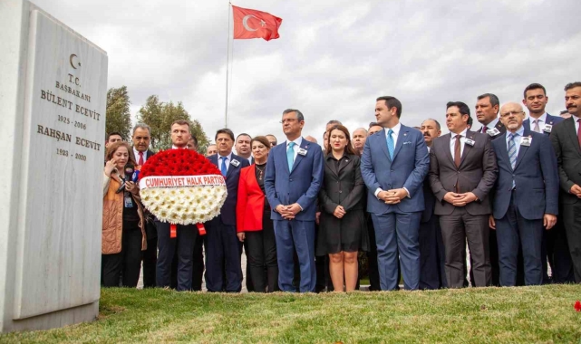 CHP lideri Özel: "Atatürk'ün partisini iktidar yapma noktasında Ecevit'i örnek alan yürüyüşümüz delegelerimizin takdiriyle sonuçlandı"