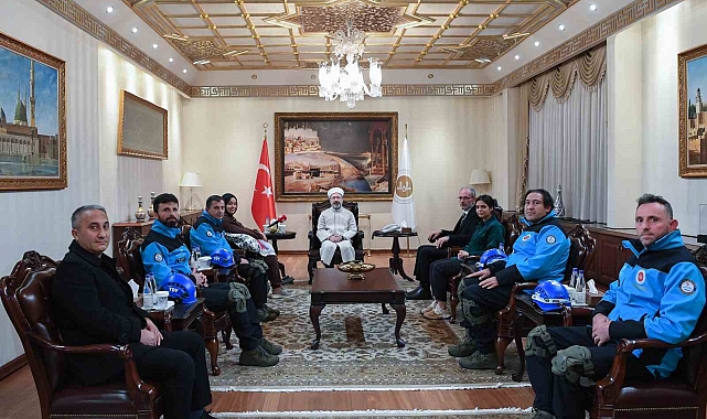 Depremzedelerden Diyanet İşleri Başkanı Erbaş'a ziyaret