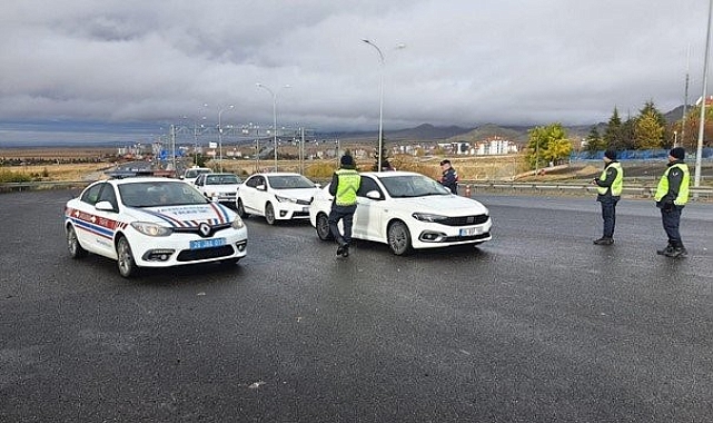 Jandarma trafik denetimlerinde 5 bin 557 sürücü kontrol edildi