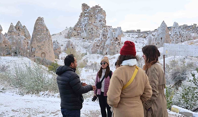 Kapadokya'da kartpostallık kar manzarası