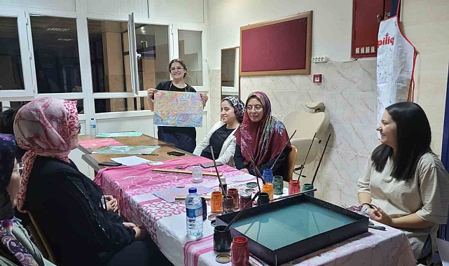 Karaman GSB yurtlarında ebru kursu yoğun ilgi görüyor
