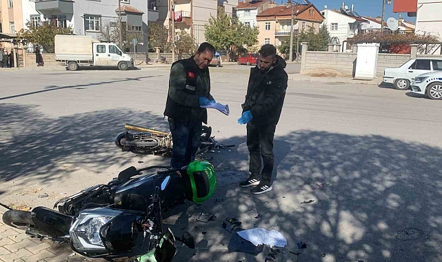 Karaman'da motosikletler çarpıştı: 1'i ağır 2 yaralı