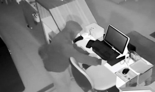 2 bin lira çaldı, 20 bin liralık zarar verdi