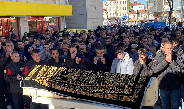 Anten tamir ederken 3. kattan düşüp hayatını kaybeden itfaiye görevlisi toprağa verildi