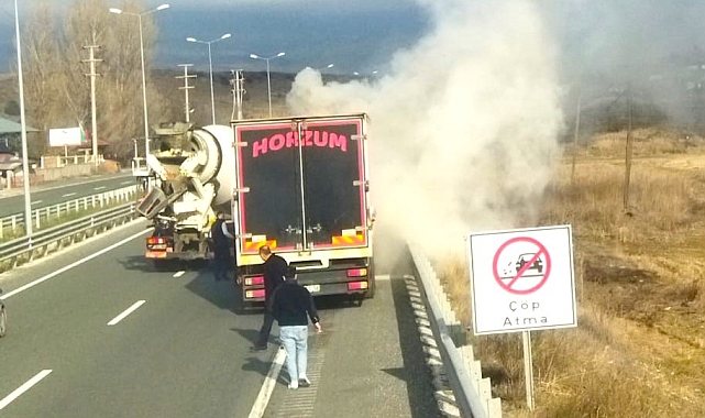 D100'de seyir halindeki tırda çıkan yangın söndürüldü