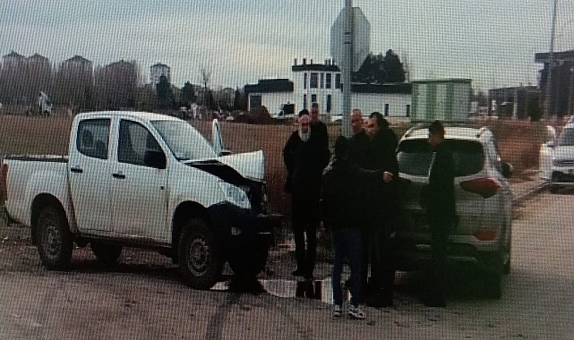 Eskişehir'de kavşağa kontrolsüz giren araçlar çarpıştı : 5 yaralı