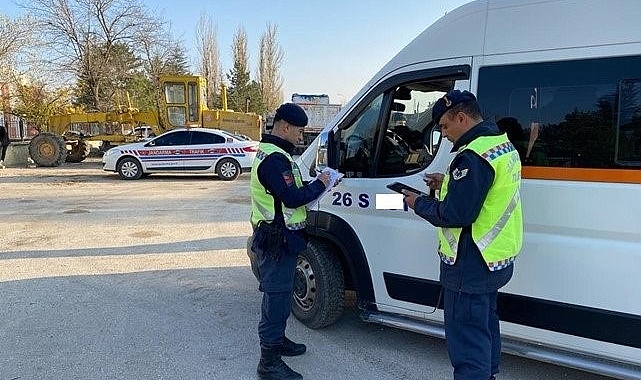 Jandarma ekiplerinden okul servislerine denetim