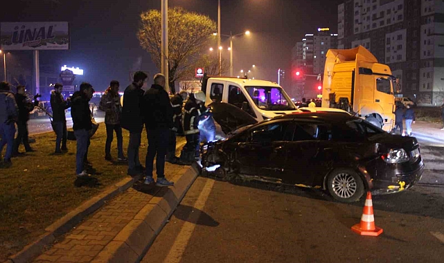 Kayseri'de Araçlar karşı yola geçti, ortalık savaş alanına döndü: 1 yaralı