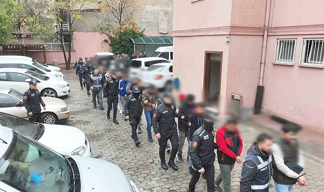 Konya'da aranan 71 şahıs, polisin gerçekleştirdiği çalışmalar neticesinde yakalandı