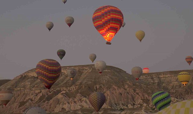 615 bin kişi Kapadokya'yı kuş bakışı izledi