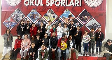 77 sporcu madalya için tatamiye çıktı