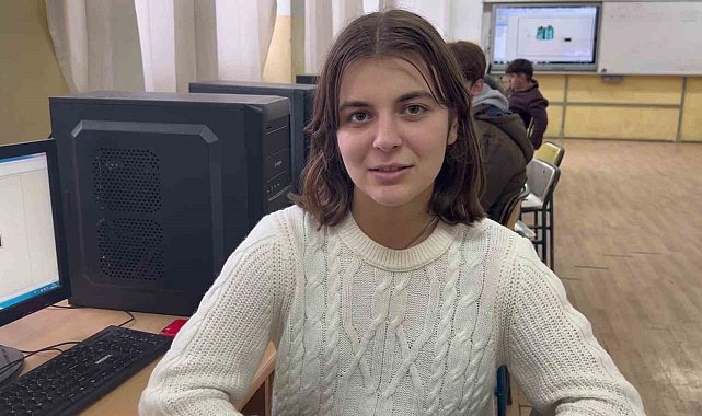 914 kişilik meslek lisesinin tek kız öğrencisi