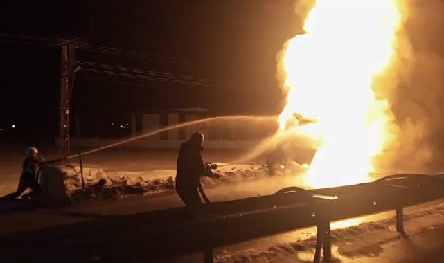 Alevlerin arasında kalan yaralı oğlu için canını hiçe saydı