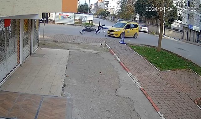 Antalya'da yürekleri ağza getiren kaza anı kamerada