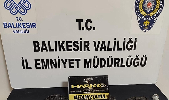 Balıkesir'de polis ekipleri bir araçta uyuşturucu madde ele geçirdi