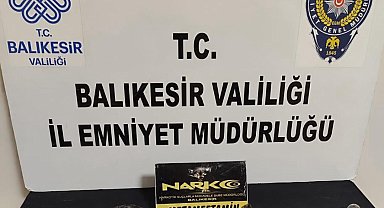 Balıkesir'de polis ekipleri bir araçta uyuşturucu madde ele geçirdi