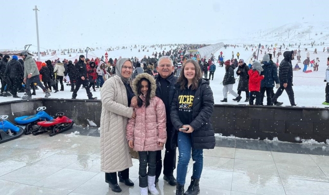 Başkan Büyükkılıç, Erciyes Kayak Merkezi'nde kayak severlerle buluştu