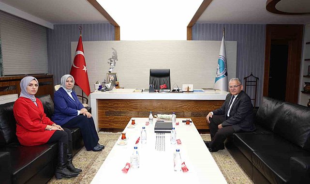 Başkan Büyükkılıç'a göreve yeni atanan AK Parti Kadın Kolları İl Başkanı Meral Koşar'dan ziyaret