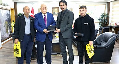 Başkan Pekmezci Cirit Milli Takımına seçilen sporcuyu makamında ağırladı