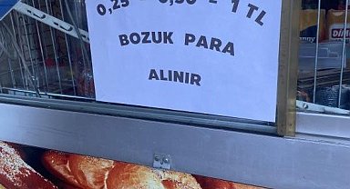 Bozuk para sıkıntısını yazı asarak çözmeye çalıştılar