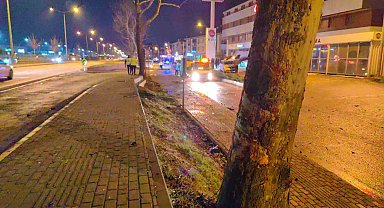Bursa'da kontrolden çıkan otomobil yola uçtu: 1 yaralı