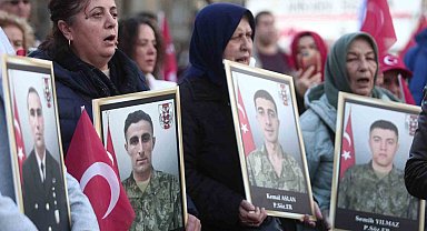 Bursa'da yüzlerce kişi şehitler için yürüdü