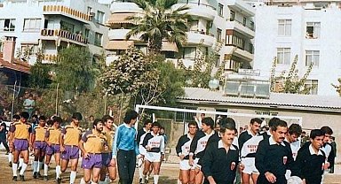 Efsane futbolcular Başkan Günel'in davetiyle son kez maça çıkacaklar