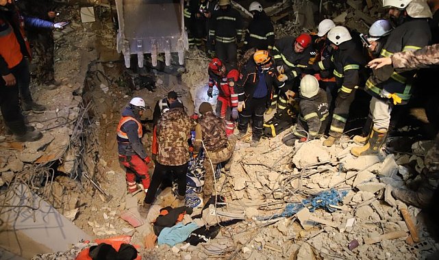 Enkazda 96 saat sonra çıkarılan ve idrarını içerek hayatta kalan Adnan Muhammed Korkut o anları İHA'ya anlattı